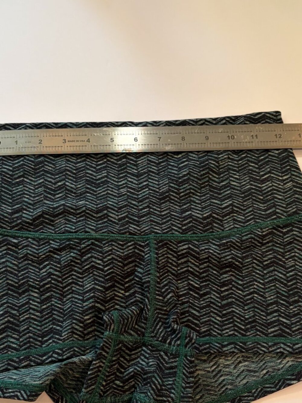 Lululemon Boogie Short (Roll Down) Irregular Spacebone Sea Mist Deep Green - Picture 4 of 6